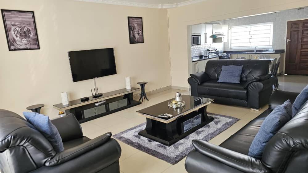 Artem Apartments - Apartment 2 Kitwe Экстерьер фото